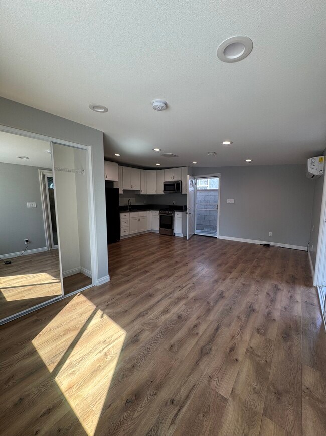 Photo - 6014 Lincoln Ave Unidad B