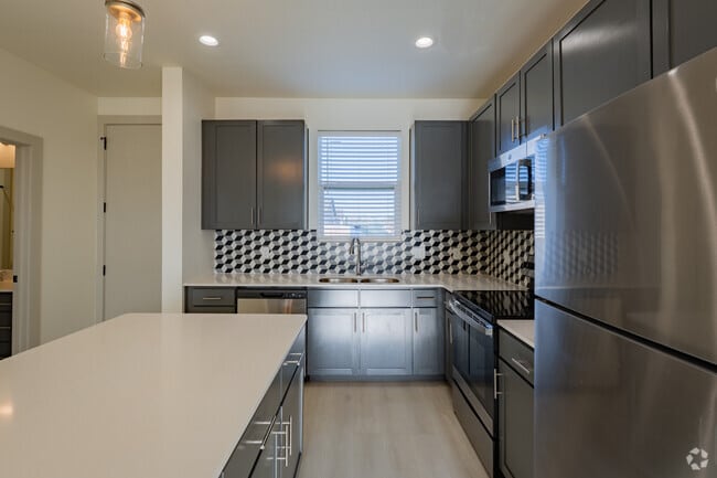 1BR, 1BA - 625SF - Kitchen