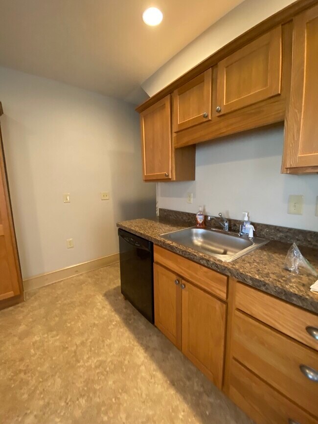 1140 Memorial Ave Unit 1