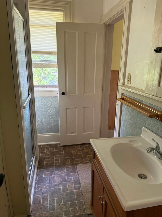 Photo - 218 E Erie St Unit 4