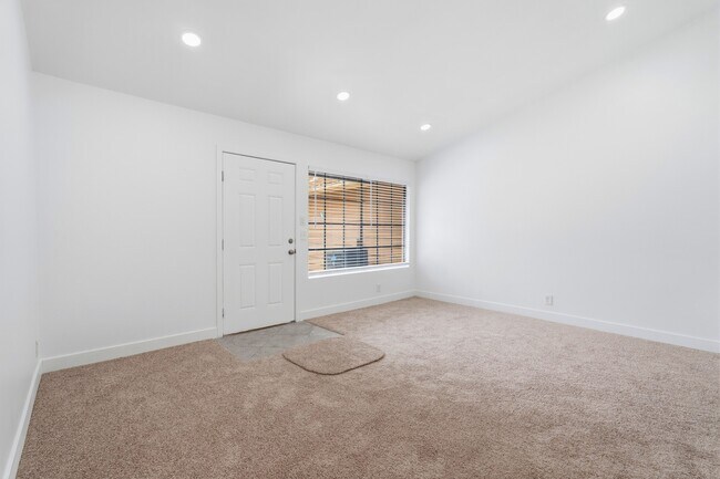 Photo - 11350 Foothill Blvd Unidad Sylmar Condo