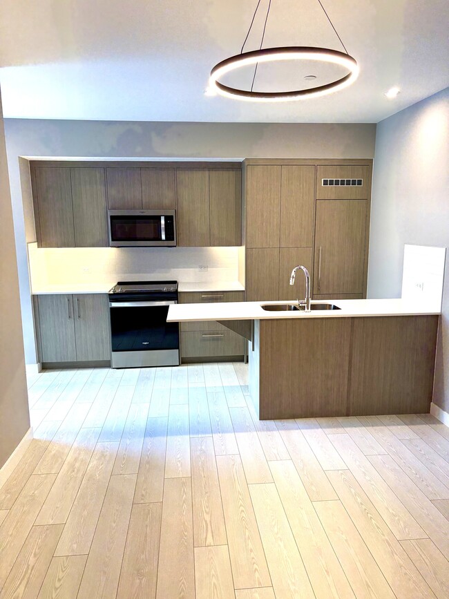 Photo - 310-615 15 Ave SW