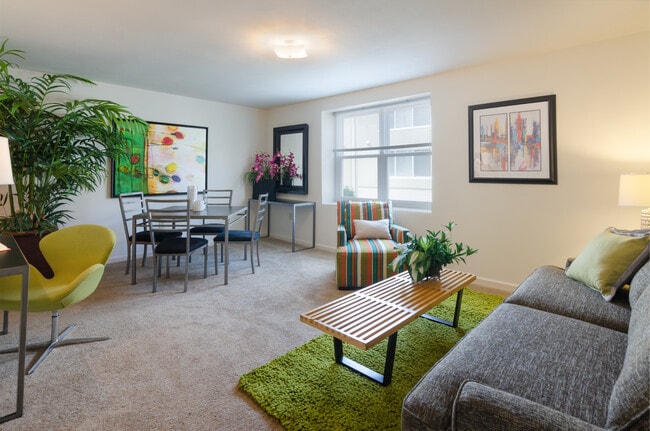 Scott's Run Apartments & Townhomes