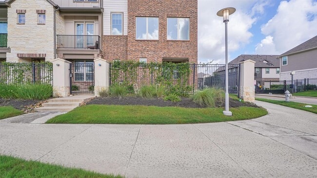 Building Photo - 9423 Towne Lake Pkwy Rental