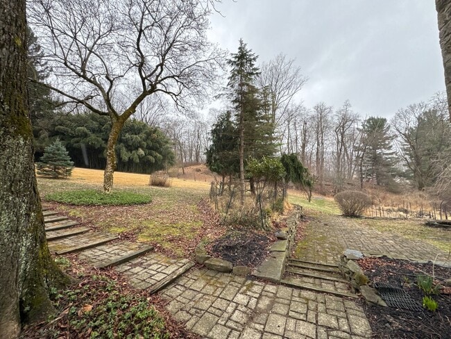 Photo - Charming Stacked stone Farm house 3 bedrooms 1 1/2 bathrooms