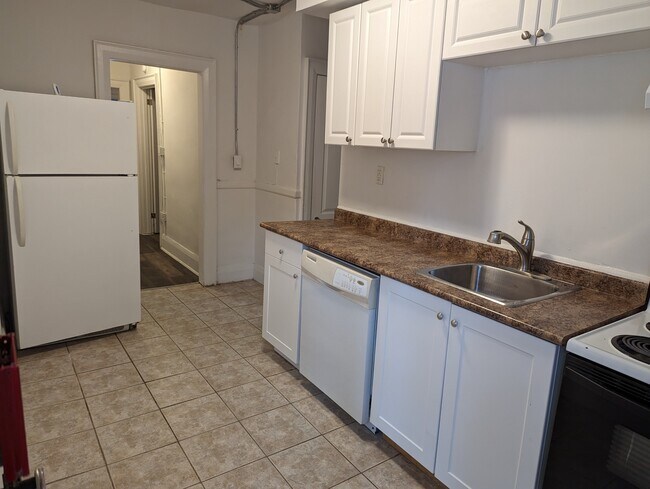 Building Photo - 959 Main St E Unit 4 - 2Br1Wr