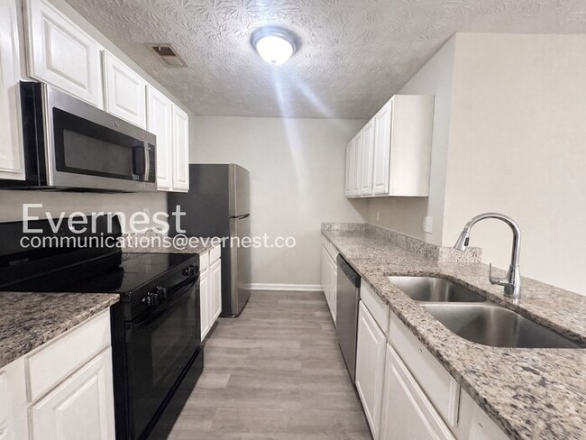 Photo - 2002 Grove Way