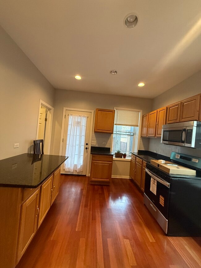 Photo - 2216 W Belmont Ave Unit 1