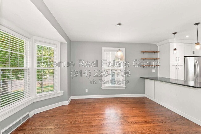 Photo - 324 Oakley Ln