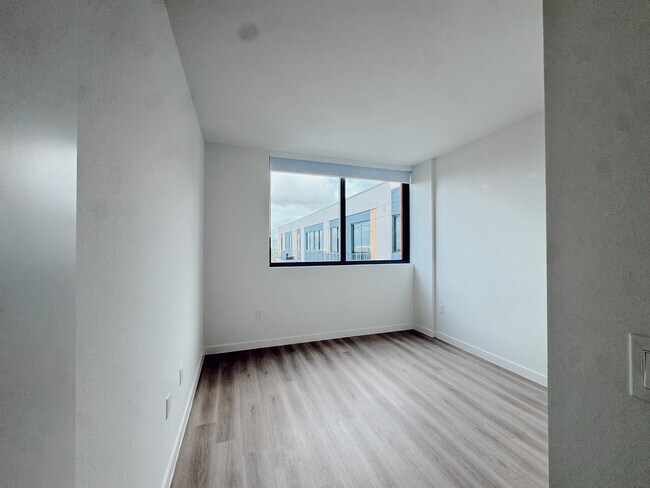 930 NW 39th Ave Unit B