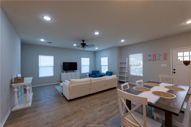 Photo - 1133 Oney Hervey Dr