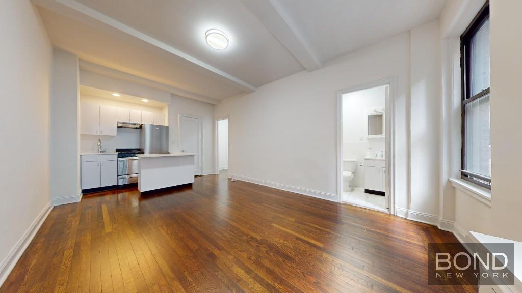 Photo - 140 E 46th St Apartment Unit 4G