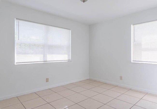 Photo - 314 E Gateway Blvd