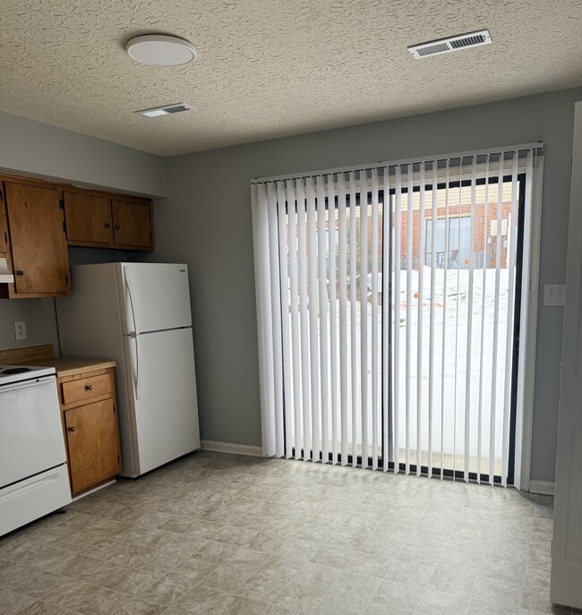 Building Photo - 15 Ferguson Dr