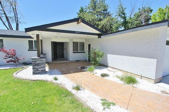 Photo - 3873 N Manchester St