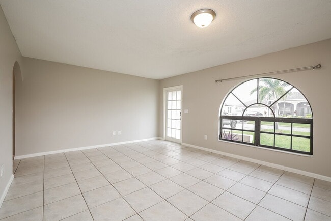 433 SE 13th Pl
