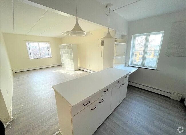 Building Photo - 183 Harvard St Unit 64 Rental