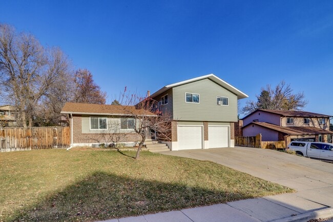 2860 S Golden Way