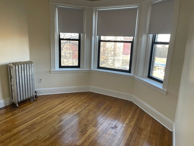 Building Photo - PACKARDS CORNER 4th Floor Sunny Studio, Ut...