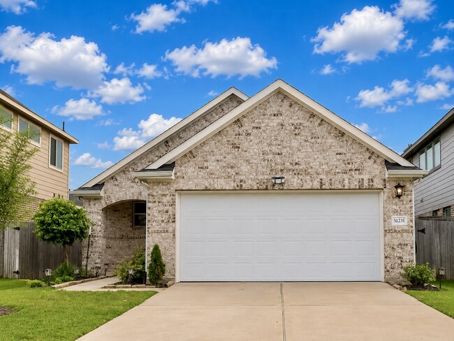 Building Photo - 31231 Balsam Hawk Ln