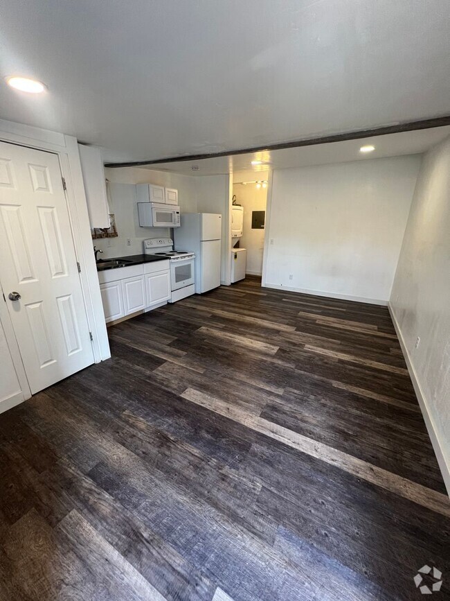 Building Photo - 322 Village Way Unit Casita Rental