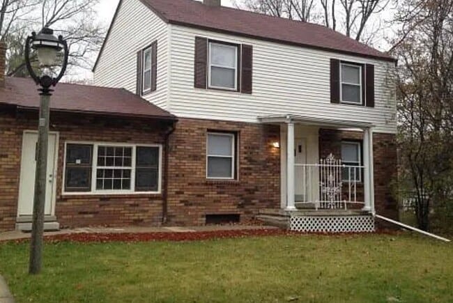 Building Photo - 4425 N 105th St