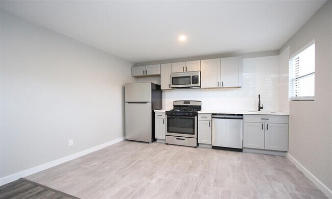 Photo - 5201 Crawford St