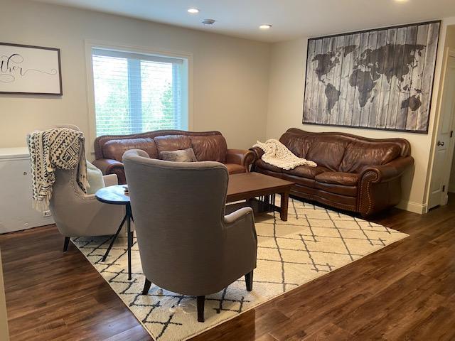 Photo - 110 W 10th St