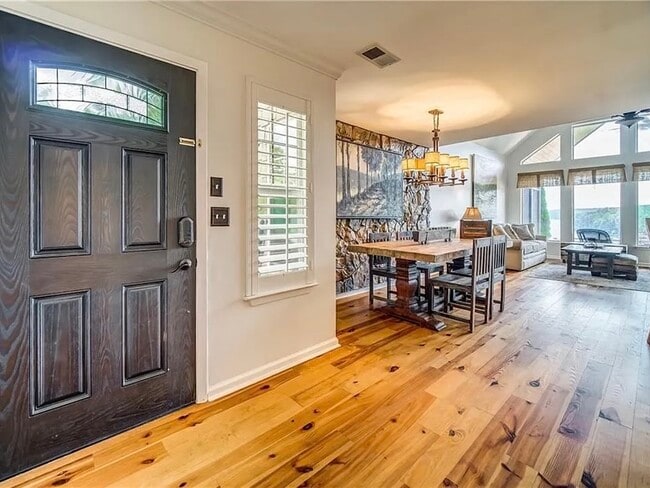 Photo - 213 Lakeside Dr