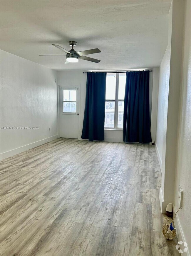 Building Photo - 1300 Lincoln Rd Unit D704 Rental