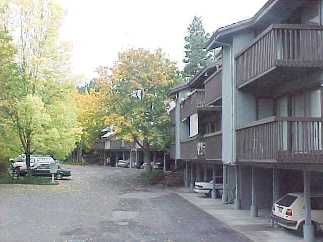 Building Photo - Sylvan Heights Condo - Minutes From Downtown. Rent includes Water/Sewer & Garbage. Clubhouse in...