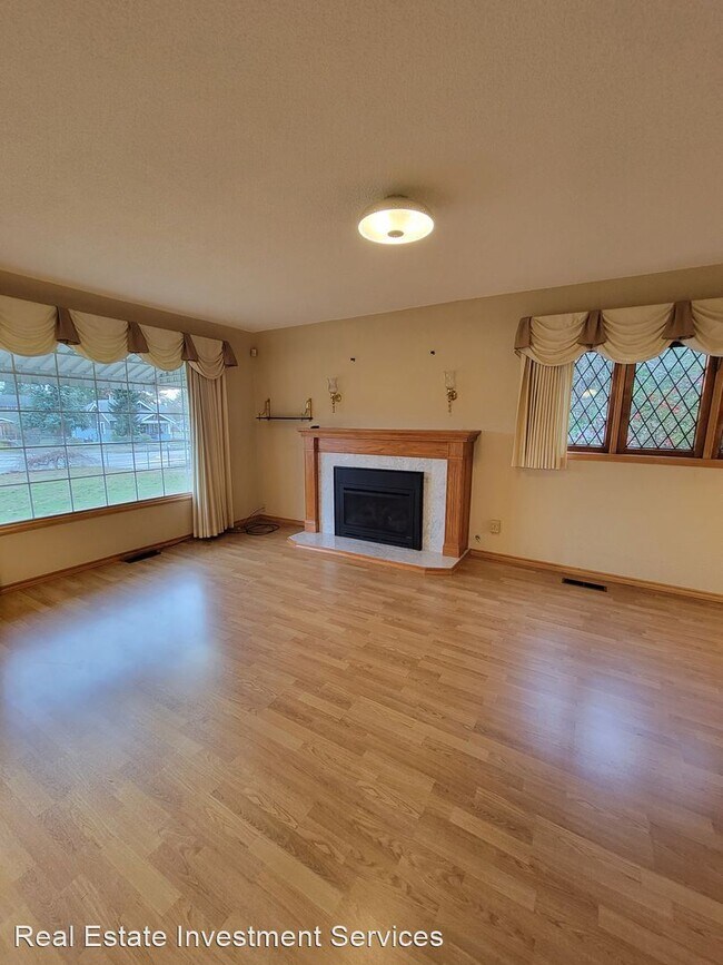 Photo - 4 br, 2 bath House - 221 S. 96th St.