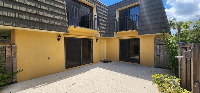 Photo - 913 9th Way