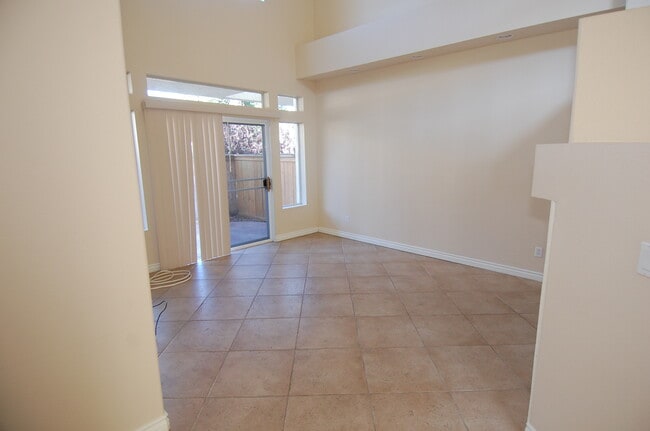Photo - Light and Bright 2 bedroom 2.5 bath!!