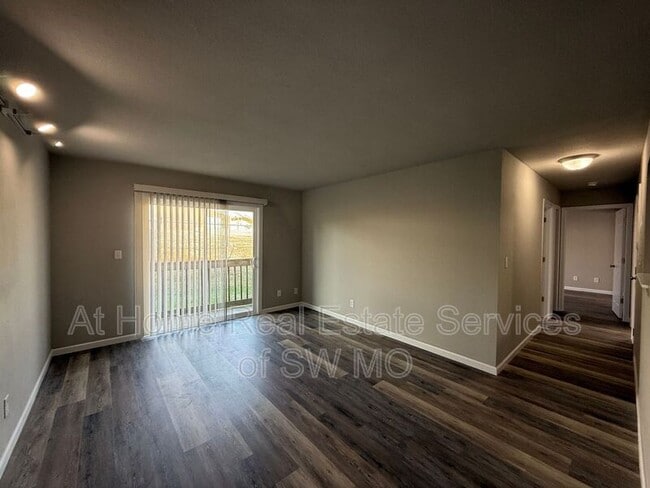 Photo - 721 E Bain St