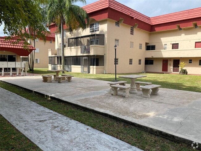 Building Photo - 10901 N Kendall Dr Unit 213 Rental