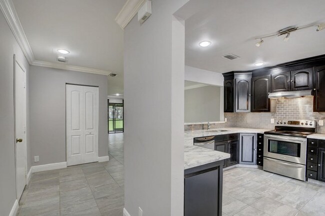 Photo - 1105 Maplewood Dr