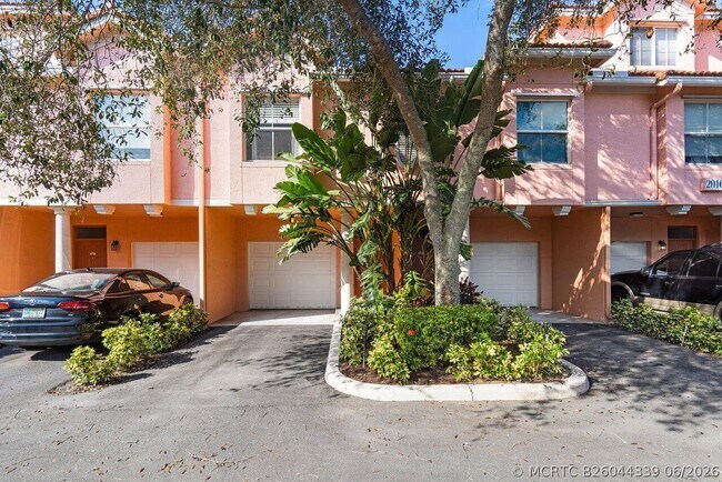 2016 Alta Meadows Ln