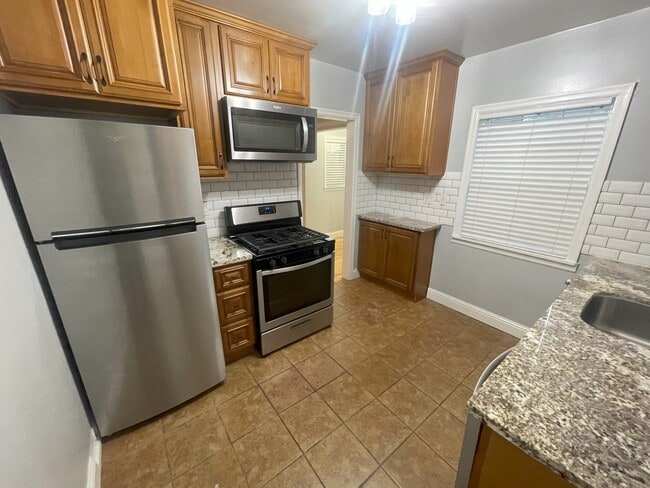 Kitchen 1 - 4844 Daisy St Apartment