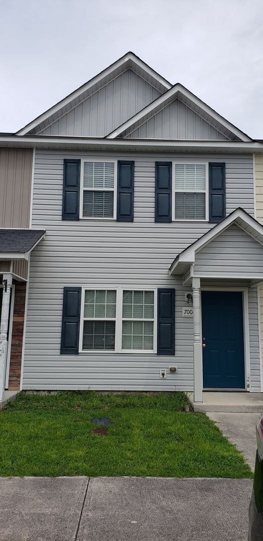 Adorable 2 bedroom 2.5 bath townhome - Adorable 2 bedroom 2.5 bath townhome