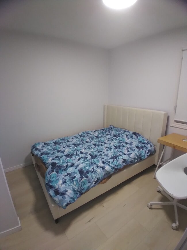 Building Photo - 250 Keats Way