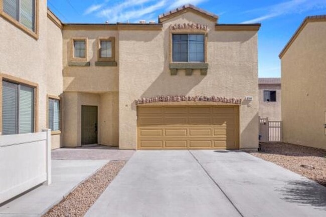 Building Photo - Nice Two Story Home with fenced yard and pet friendly owners.