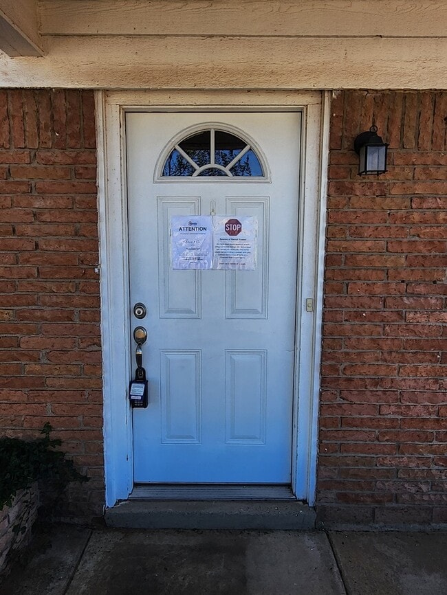 Photo - 3 bed 2 bath home, move in ready!