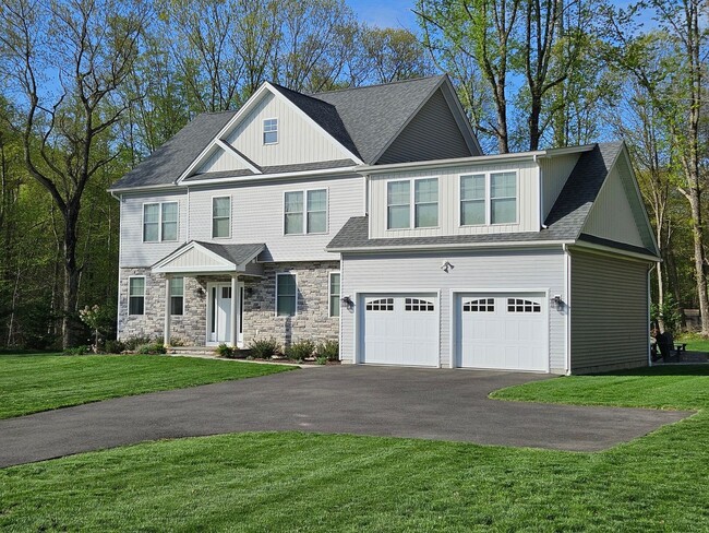 Spacious New House in Newtown - Spacious New House in Newtown