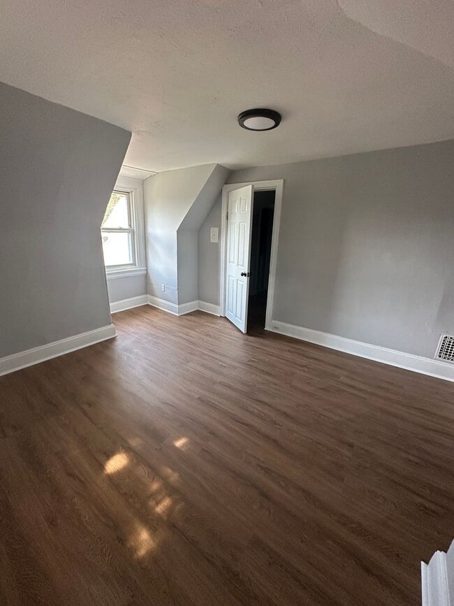 Photo - 3RD FLOOR Apartment For Rent! 1bed/1 Bath Unit 3