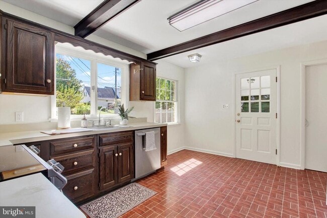 Photo - 974 Fairview Ave