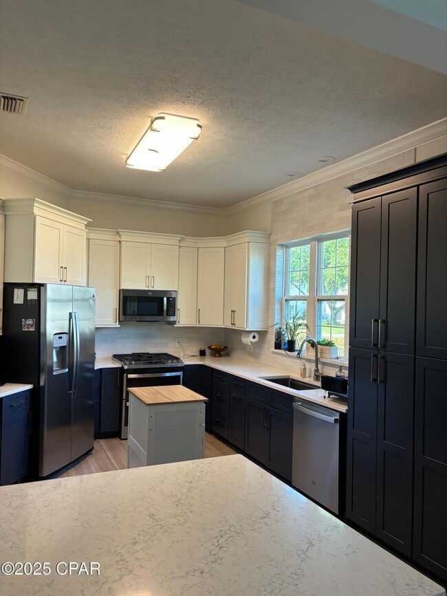 Photo - 2115 Country Club Dr