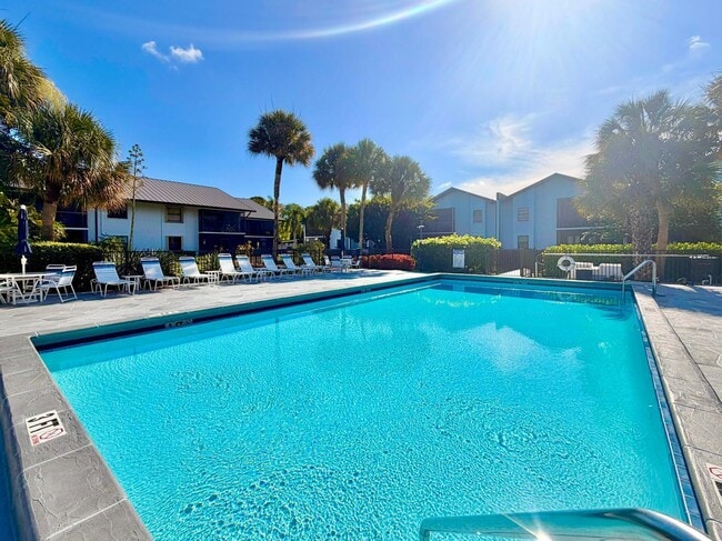 Building Photo - 1811 SW Palm City Rd Unit A502