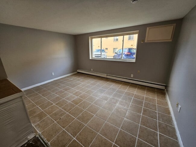 Building Photo - 1885 N Taylor Rd Unit 103