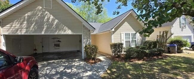 Building Photo - 3 Bedroom House